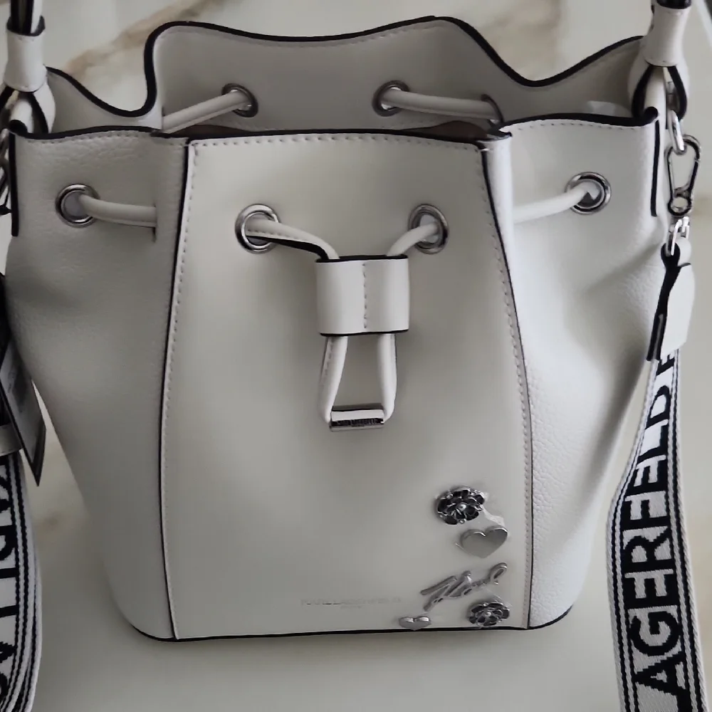 Karl Lagerfeld 2 Way Crossbody/Shoulder Bag with Logo Guitar Strap. New W/ Tags! - Picture 11 of 13